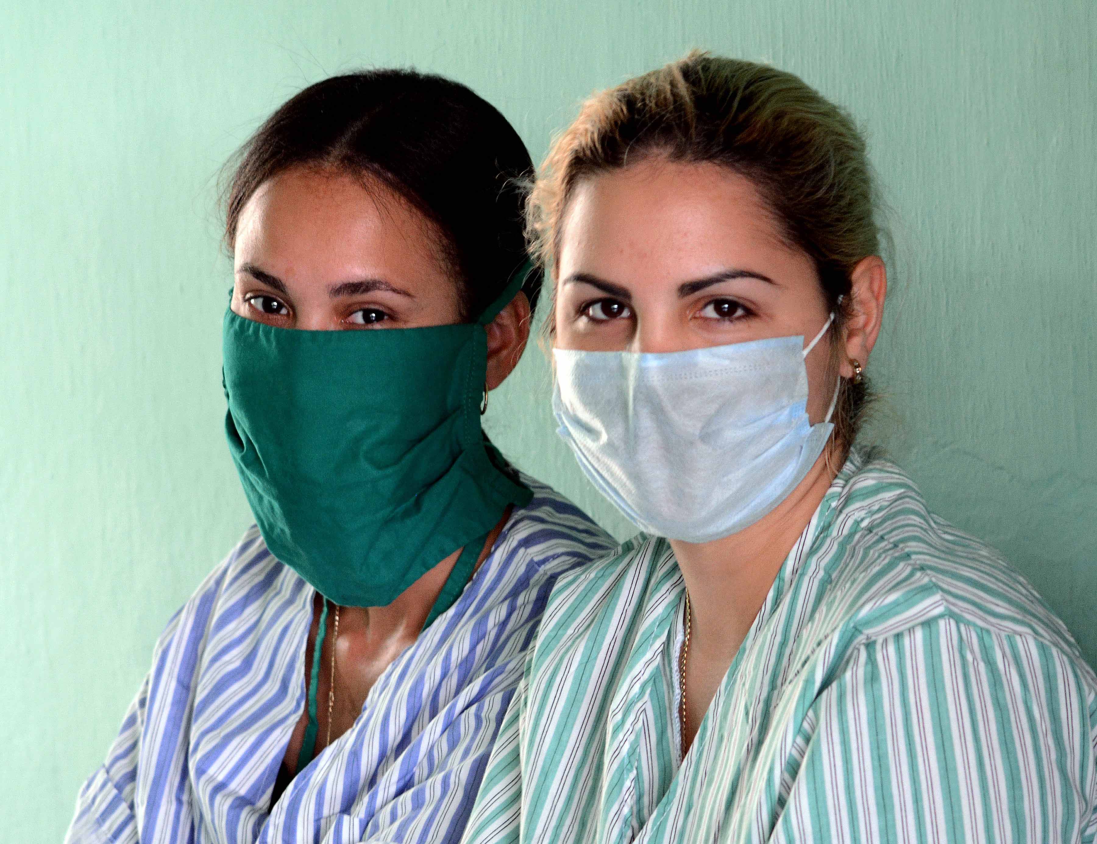 La Pediatra Giselle Stable y técnica en enfermería Beatriz Álvarez