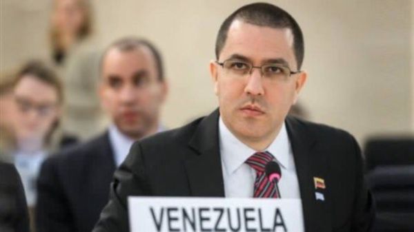 Venezuela es un país soberano que toma sus propias decisiones y no está tutelado por EE.UU, aseguró el canciller Jorge Arreaza. Foto: Tomada de resumenlatinoamericano.org  Rechaza Venezuela apoyo uruguayo a propuesta injerencista de EE.UU.