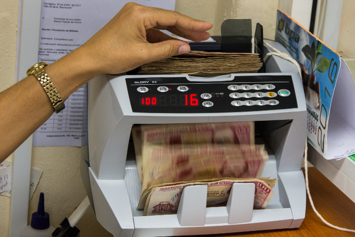 Foto: Leandro Pérez Pérez/ Adelante/ Archivo Suspende CADECA cambios de moneda libremente convertible en aeropuertos