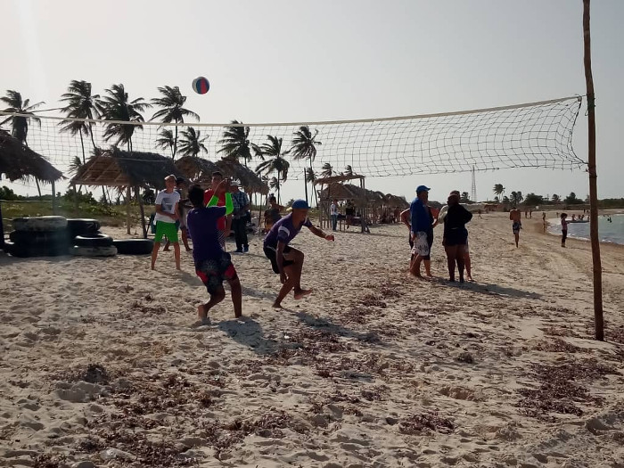 Foto: Félix Anazco Ramos/ Adelante Si es verano, hay playa y campismo