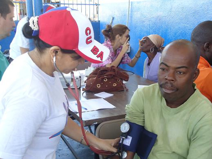 Elogian en Egipto colaboración médica de Cuba