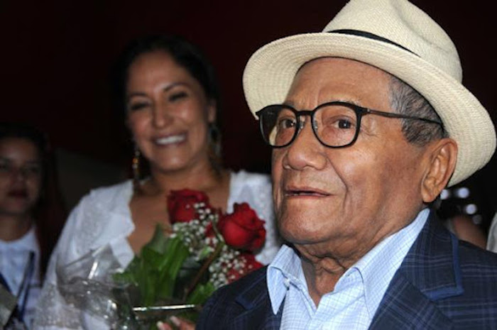 The famous Mexican singer Armando Manzanero brought with him to Havana the nostalgia for melodies that, as I learned with you and This afternoon I saw it rain, are unforgettable for Cubans. This will be one of the most exciting experiences of my life, he said of his visit to Cuba in July 2018. Photo: ACN Cuba mourns the death of Armando Manzanero