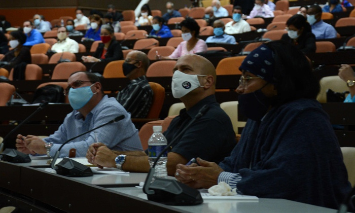 Asistentes al encuentro virtual con diputados de todo el país para analizar los proyectos de leyes previstos a escrutinio parlamentario en los próximos días. Foto: Marcelino Vázquez Hernández/ ACN Diputados evaluan proyectos de leyes sobre la organización y funcionamiento de estructuras del Estado