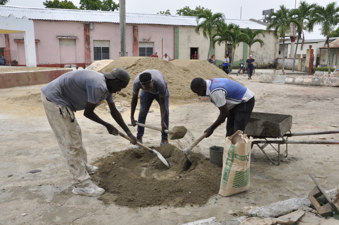 Foto: Otilio Rivero Delgado / Adelante / Archivo Camagüey por eliminar pisos de tierra en viviendas