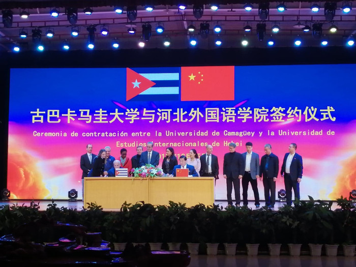 Fotos: Del autor China y Bélgica en Feria Internacional de universidad camagüeyana