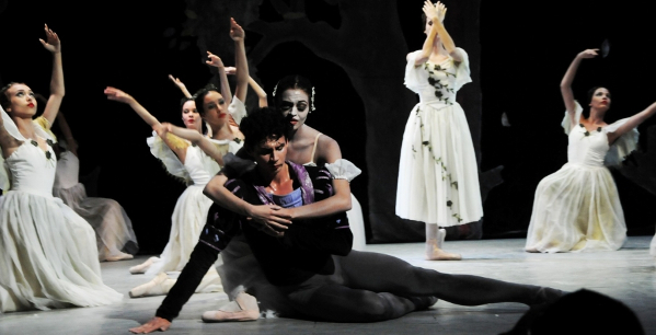 Homenaje fotográfico al Ballet de Camagüey
