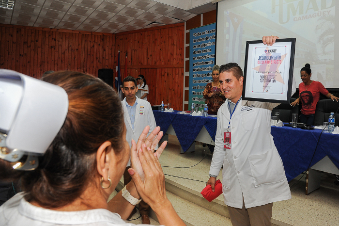 Fotos: Leandro Pérez Pérez / Adelante Cirujano y líder juvenil, al XI Congreso de su organización