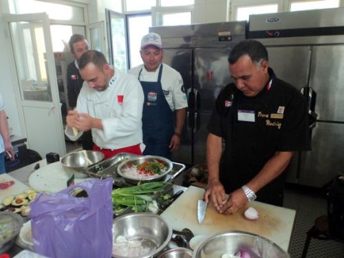 Saber y Sabor obtuvo el Premio Latinoamericano en el certamen internacional de Mejor Libro de Cocinas del Mundo 2016, celebrado en Yantái, República Popular China China. Fotos: Tomadas de saborcamagueyano.blogspot.com Libro de chef camagüeyano representará a Cuba en Feria de París
