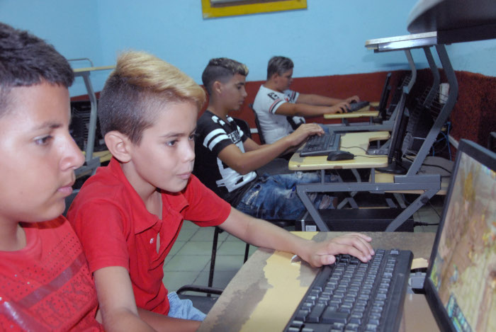 Informatización de la Sociedad:¿Qué hay detrás de los números? 