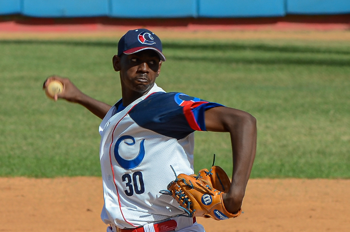 Foto: István Ojeda Bello / Periódico 26 Derecho camagüeyano contra Panamá en premundial de béisbol sub 23