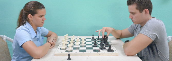 Ineymig vs. Elías: la apertura