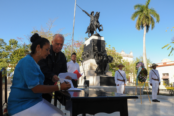 Fotos: Leandro Pérez Pérez / Adelante Cancelan sello conmemorativo de aniversario 506 en Camagüey
