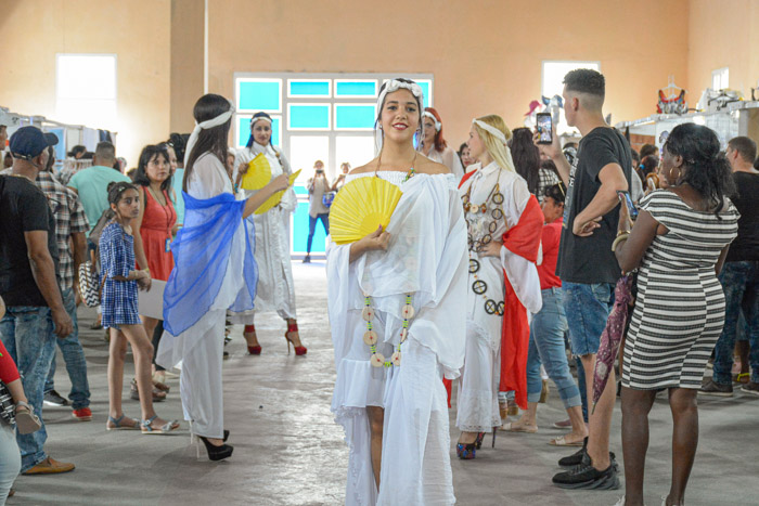 Fotos: Alejandro Rodríguez Leiva / Adelante Diseños D’Leyva en 500+ (+Fotos)