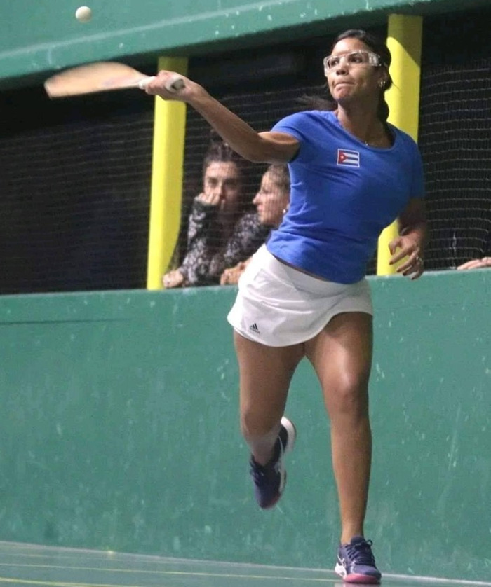 Fotos: Cortesía de la entrevistada y Leandro Pérez Pérez / Adelante Leyanis Castillo contra el frontón de lo desconocido
