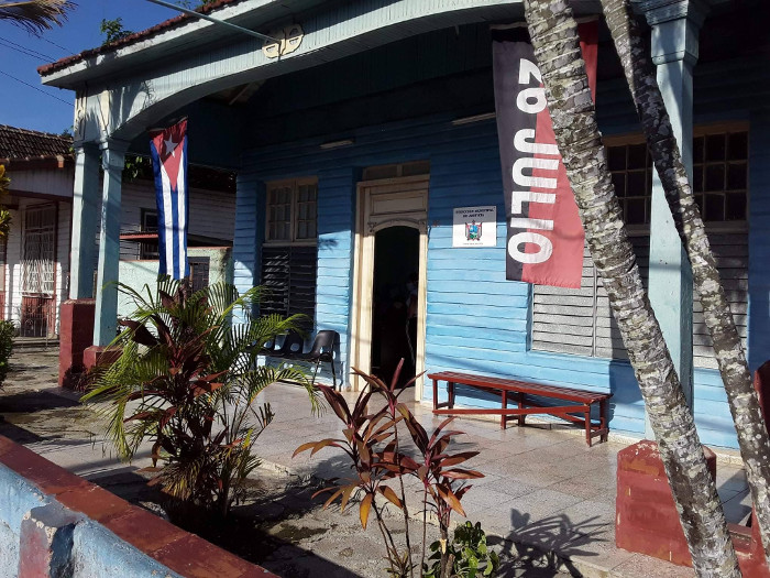 La Dirección Municipal de Justicia en Santa Cruz del Sur se esfuerza por una mejor atención al cliente en medio de esta singular etapa recuperativa. Fotos: Tomadas de radionuevitas.icrt.cu Pasos hacia la normalidad pos-Covid-19