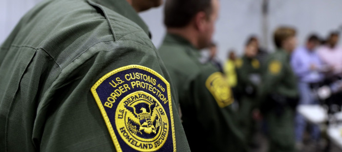 Reciben en EE.UU. niños migrantes en medio de críticas contra autoridades