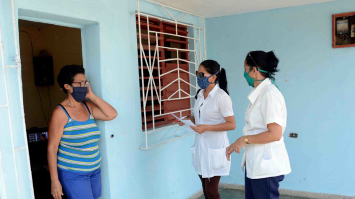 Los alumnos de años terminales prestan servicios en la asistencia médica y los otros pesquisan en las mañanas y estudian a distancia en las tardes. Foto: Rodolfo Blanco Cué/ ACN niversidad Médica prosigue curso escolar con incorporación de nuevos ingresos