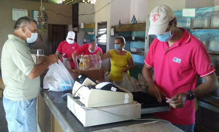 Fotos: De la autora Tiendas Caribe más cerca del pueblo