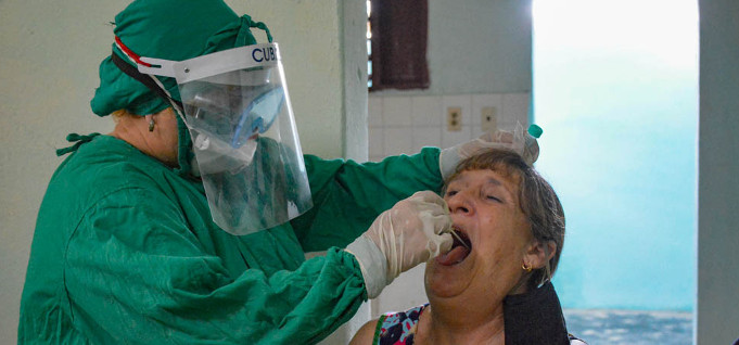 Realizan pruebas PCR aleatorias en dos áreas de salud camagüeyanas