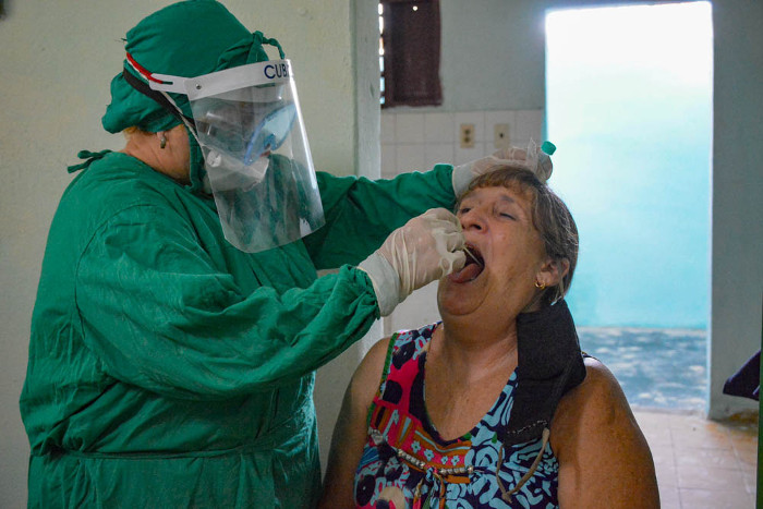 Fotos: Alejandro Rodríguez Leiva/ Adelante Realizan pruebas PCR aleatorias en dos áreas de salud camagüeyanas