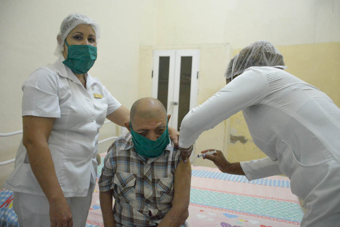 Photo: Alejandro Rodríguez Leiva/ Adelante Biomodulin T applied to vulnerable groups