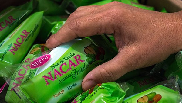 La empresa Suchel cuenta, desde febrero, con todo el financiamiento requerido para la producción de jabón de lavar y tocador, detergente líquido y pasta dental. Foto: Abel Padrón Padilla / Cubadebate