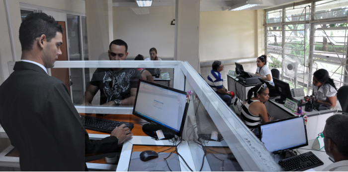 Foto: Otilio Rivero Delgado / Adelante / Archivo Banco Popular de Ahorro con nuevos servicios