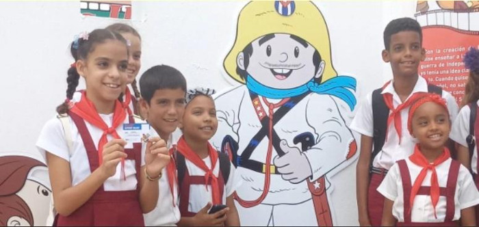 Foto: Cortesía de Juan Antonio García Juan Padrón y su regalo a Camagüey