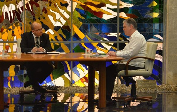 Alejandro Gil Fernández, vice primer ministro y ministro de Economía y Planificación, en la Mesa Redonda. Foto: Tomada de cubadebate.cu Prioridades económicas para enfrentar la COVID-19 (+Video)