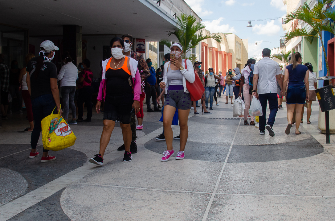 Es recomendable su utilización en escenarios con aglomeración de personas y donde no sea posible mantener un adecuado distanciamiento físico. Foto: Leandro Pérez Pérez/ Adelante/ Archivo Uso del nasobuco tiene modificaciones