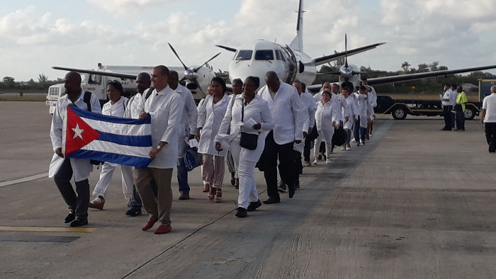 Momento de la llegada de la Brigada Henry Reeve. Fotos: Cortesia del entrevistado En Belice: gratitud hacia profesionales cubanos de la Salud