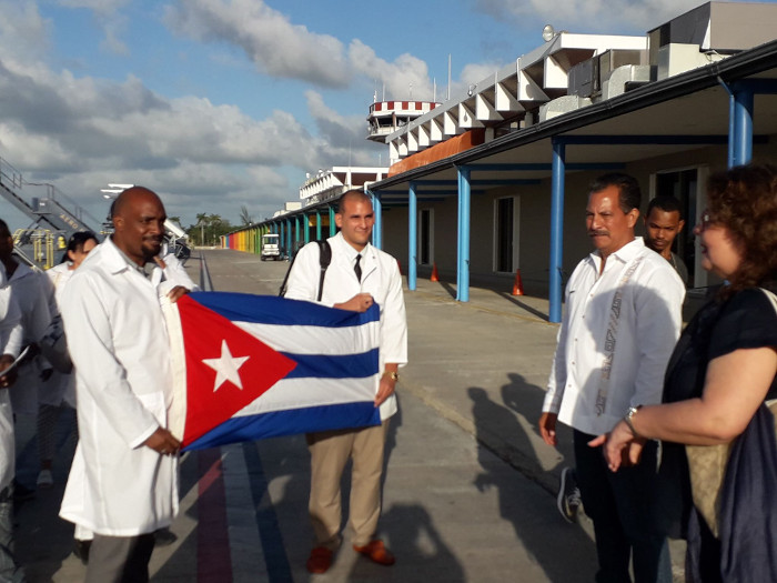  Cuando eran recibidos por la Embajadora de Cuba en Belice