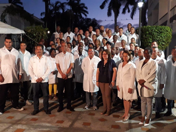 Encuentro de la Brigada con el muy Honorable Dean Barrow, Primer Ministro de Belice, la embajadora Lissette Pérez y otros directivos de ese país.