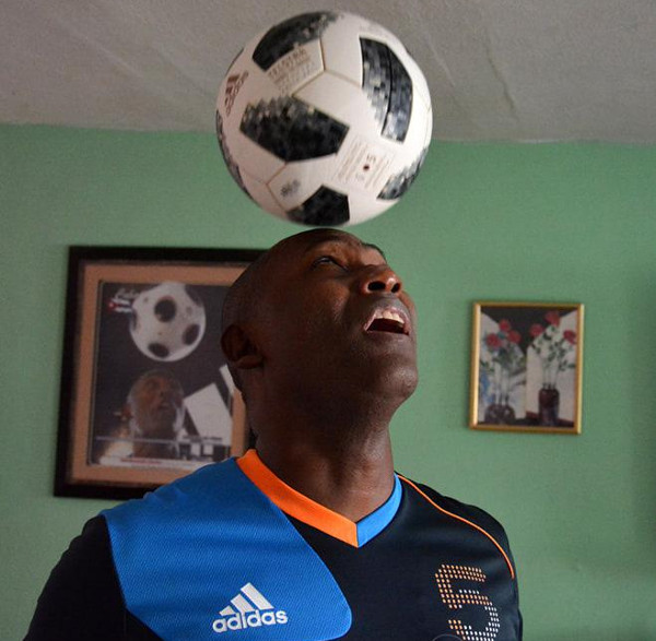 Foto: Ricardo López Hevia/ granma.cu Erick se supera a sí mismo y alcanza su tercer récord Guinness