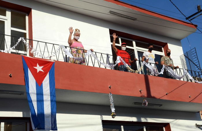 Banderas cubanas y carteles alegóricos al Primero de mayo engalanaron las calles, casas y edificios públicos en Camagüey, en el Día Internacional de los Trabajadores. Fotos: Rodolfo Blanco Cué /ACN Primeros de mayo en Camagüey, pasajes del recuerdo y de hoy