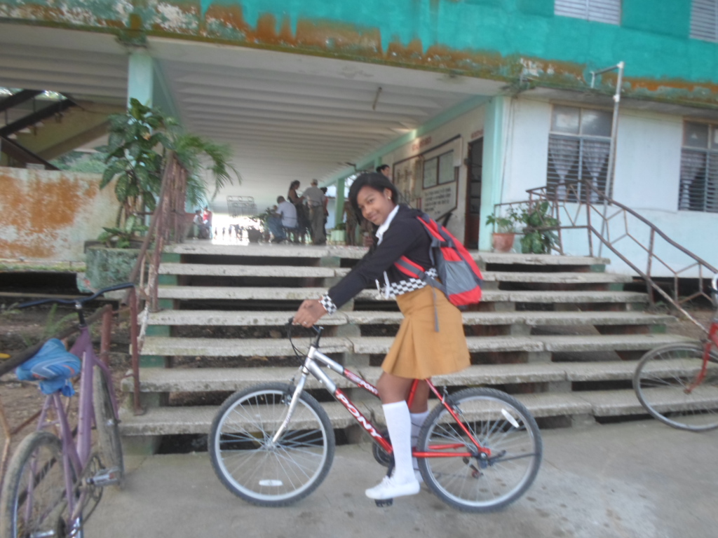 En diciembre de 2019, Leidys Mariam Elías, vinculada al taller Fantasibarro, recibió varios regalos —entre ellos esta bicicleta— por ser ganadora del Concurso Internacional de Dibujo infantil del Programa Mundial de Alimentos.