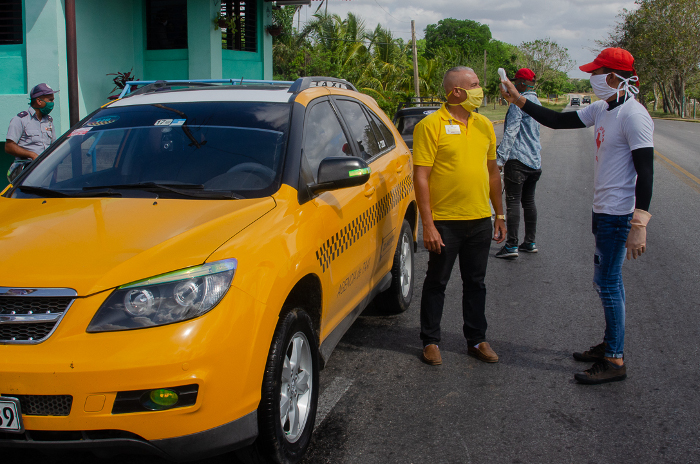 Cesará el servicio de trenes locales y el transporte intermunicipal estatal y privado, el cual se permitirá solo por asuntos laborales y con el previo consentimiento del Consejo de Defensa, además del cierre de la terminal de ómnibus interprovinciales. Foto: Leandro Pérez Pérez / Adelante/ Archivo Establecen en la ciudad de Camagüey medidas contra rebrote de la la COVID-19