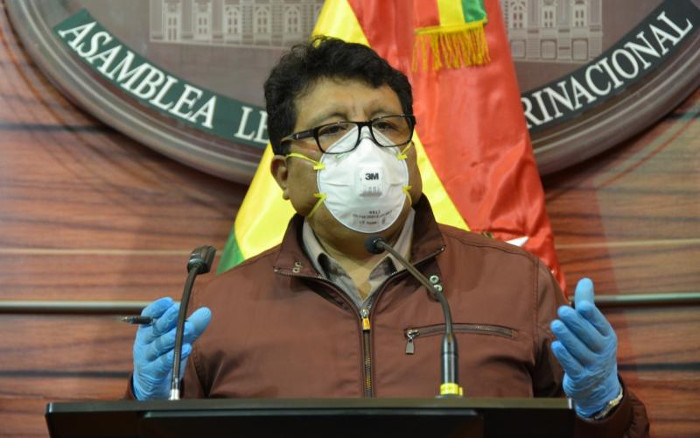 El senador Efrain Chambi, jefe de bancada del MAS en el Senado, cuestiona que tras 27 días de la promulgación de la norma, el TSE no haya presentado el nuevo calendario electoral. Además, el legislador cuestiona el silencio administrativo al no fijar fecha para las elecciones generales 2020. Foto: Tomada de sinfronteras.com Solicitan al TSE en Bolivia establecer fecha de elecciones