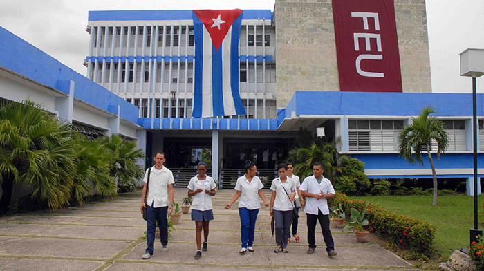 El próximo cuatro de junio la Universidad de Ciencias Médicas de Camagüey cumplirá su aniversario 40 de fundada. Foto: Rodolfo Blanco Cué/ ACN Cuatro décadas multiplicando el humanismo