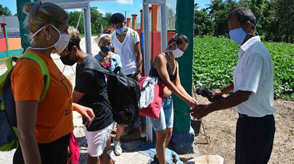 Las iniciativas permitieron analizar la conducta que debe seguir el campista y el reglamento que incluye ahora las medidas de higiene y de prevención del nuevo coronavirus SARS-COV-2. Foto: Tomada de acn.cu Día del Turismo Cubano en campismos camagüeyanos