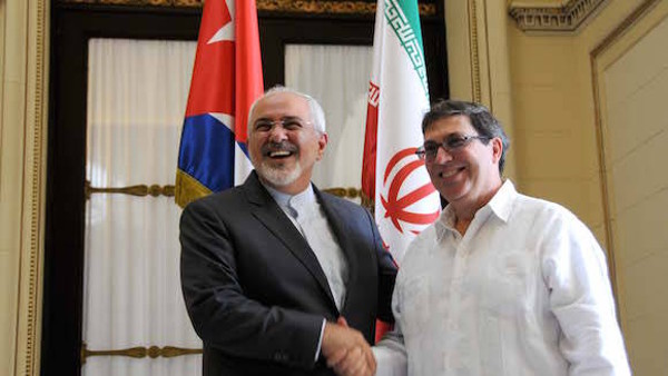 El canciller cubano Bruno Rodríguez Parrilla recibe a su homólogo iraní, Mohammad Javad Zarif, en la sede de la cancillería, en La Habana, Cuba, el 22 de agosto de 2016. Foto: Omara García/ ACN/ Archivo Canciller iraní realizará visita de trabajo a Cuba