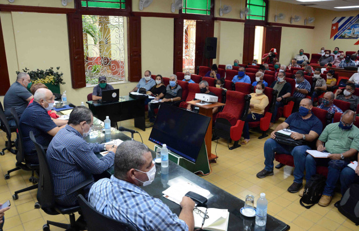 Foto: Rodolfo Blanco Cué/ ACN Revisan en Camagüey producciones de leche y carne