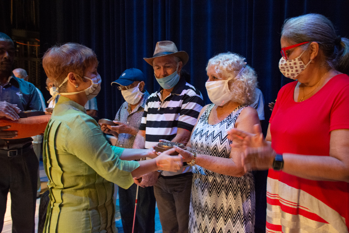 Foto: Alejandro Rodríguez Leiva/ Adelante Entregan Distinción Uneac Camagüey