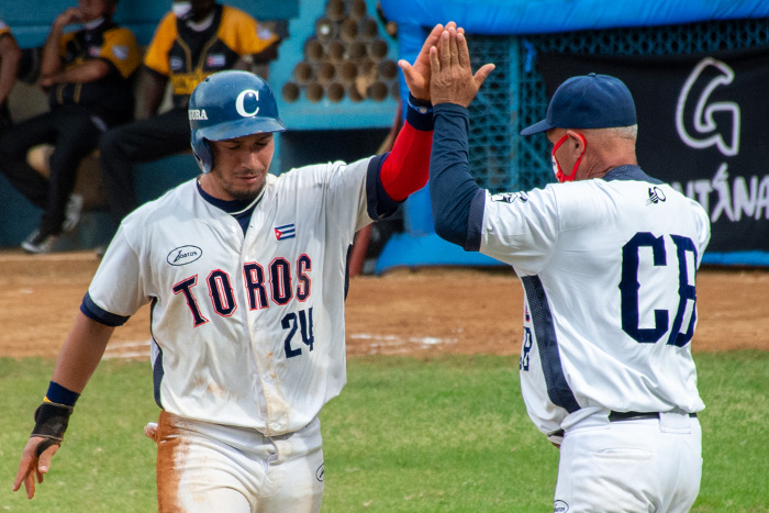 Fotos: Alejandro Rodríguez Leiva/ Adelante Toros toman revancha ante los Indios