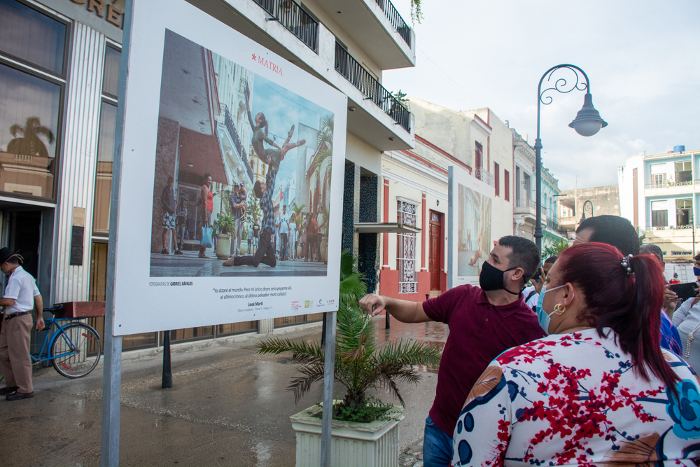 Fotos: Alejandro Rodríguez Leiva/ Adelante Gabriel Dávalos expone Matria en Camagüey