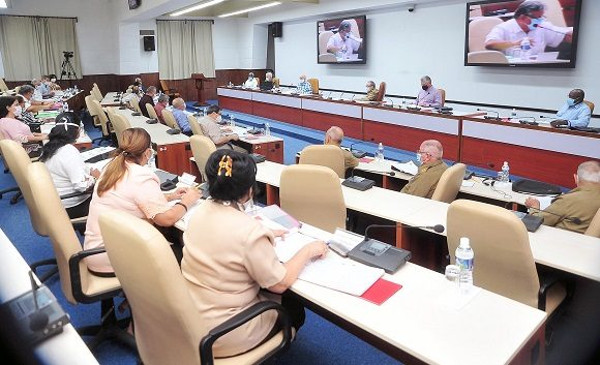 Sesionó el Buró Político del Comité Central del Partido Comunista de Cuba, presidido por su Primer Secretario, el General de Ejército Raúl Castro Ruz. Foto: Tomada de cubadebate.cu Sesionó el Buró Político del Comité Central del Partido Comunista de Cuba