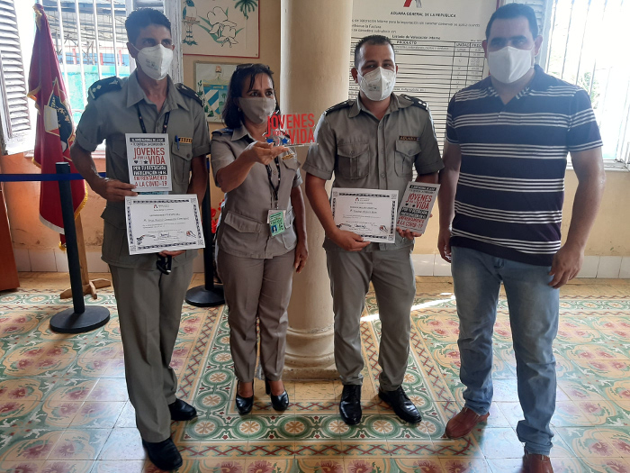 Fotos: Orlando Seguí Aguilar/ Adelante Jóvenes por la Vida prestigian la Aduana en Camagüey