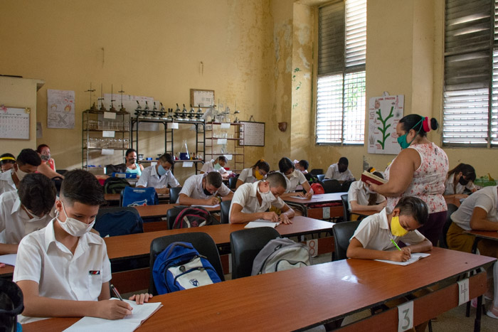 Fotos: Alejandro Rodríguez Leiva y Leandro Pérez Pérez/ Adelante Salud en la educación... ¿y viceversa?