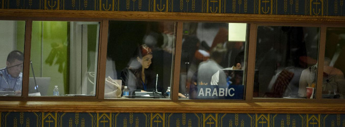 Intérpretes de las Naciones Unidas trabajando en sus cabinas durante una reunión del Consejo de Seguridad. Foto: Tomada del sitio web de la ONU
