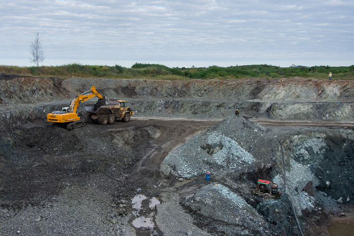 Para inicios de 2022 se pretende comenzar la explotación del yacimiento de cromo ubicado en las cercanías del poblado de Altagracia, en los límites de la capital provincial, y considerado el de mayor volumen del mineral, con lo cual puede garantizarse más de ocho años de estabilidad en su producción y exportación. Foto: Leandro Pérez Pérez/ Adelante Distinguen a la Empresa Geominera de Camagüey